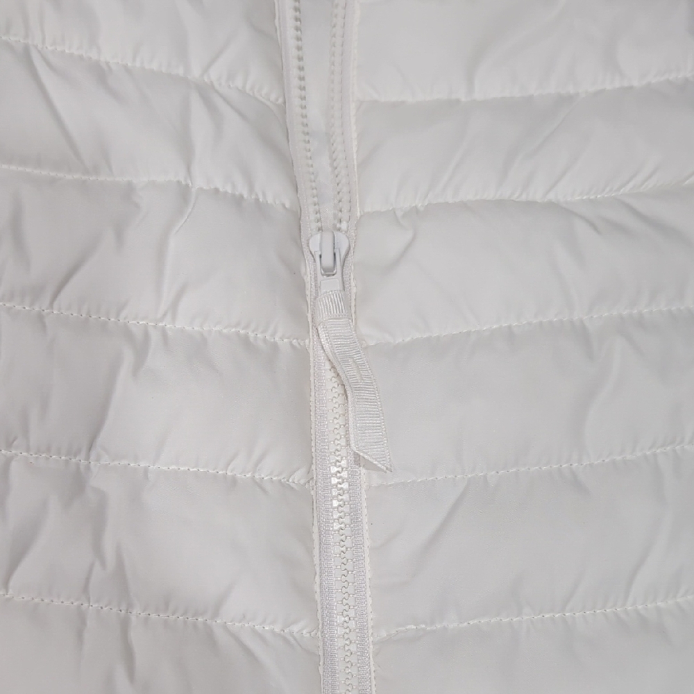 GAP Women's Quilted White Vest - Picture 4 of 5